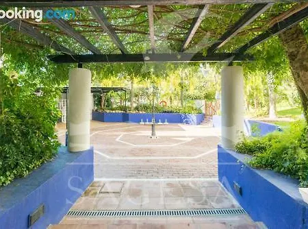 Jardines De Golondrinas 4*